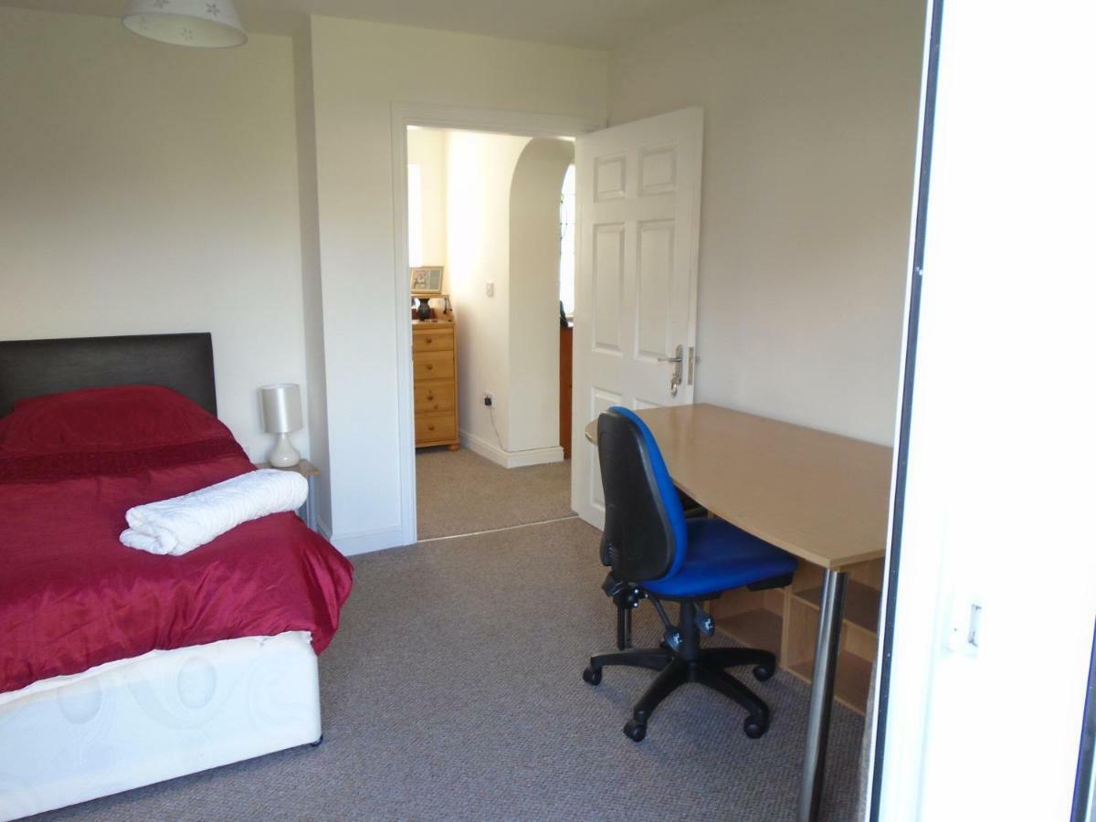 Tea In Liverpool - Private - Quiet - Ground Floor - En-Suite - Walk-In-Shower Exterior foto