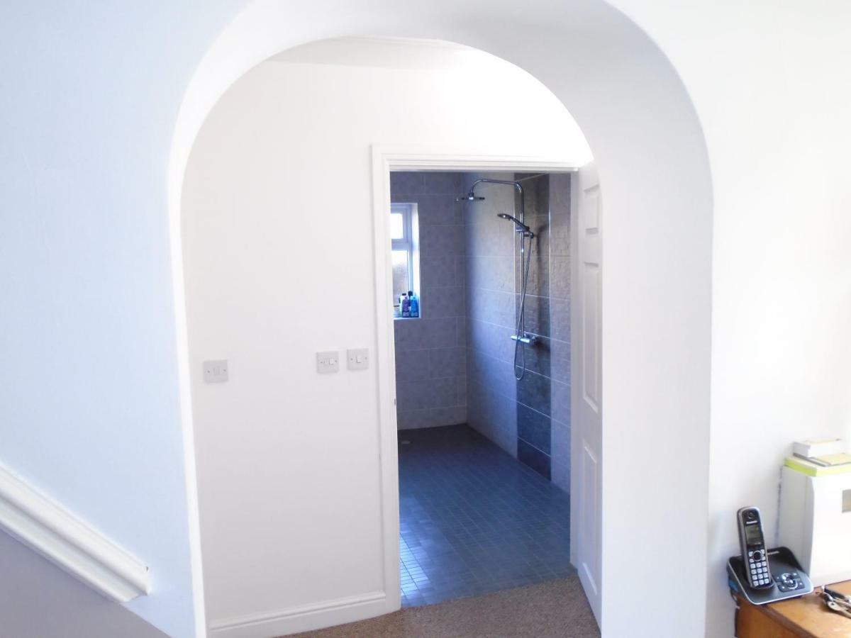 Tea In Liverpool - Private - Quiet - Ground Floor - En-Suite - Walk-In-Shower Exterior foto