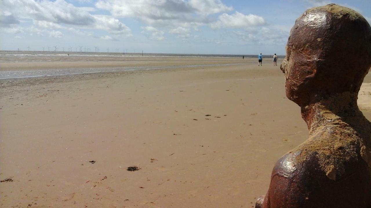 Tea In Liverpool - Private - Quiet - Ground Floor - En-Suite - Walk-In-Shower Exterior foto