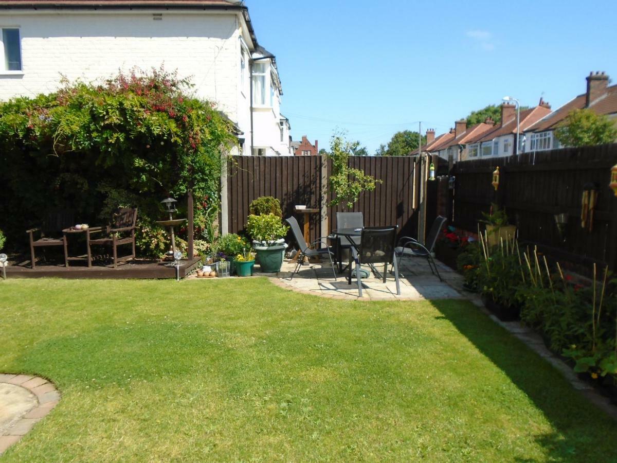 Tea In Liverpool - Private - Quiet - Ground Floor - En-Suite - Walk-In-Shower Exterior foto